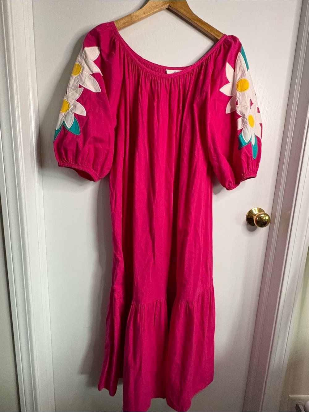 Vintage Beth Michaels Bright Pink Puff-Sleeve Midi Dress Daisy Appliqué Resort